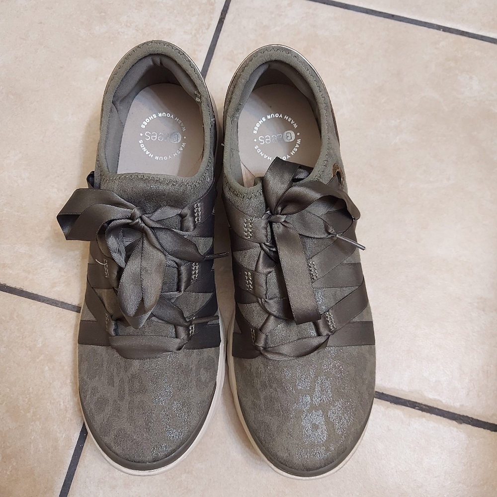 Bzees Inspire Sneakers, Size 9M